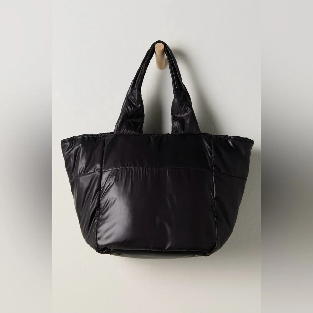 ▪️NWT Caraa Cumulus Tote Medium in Black